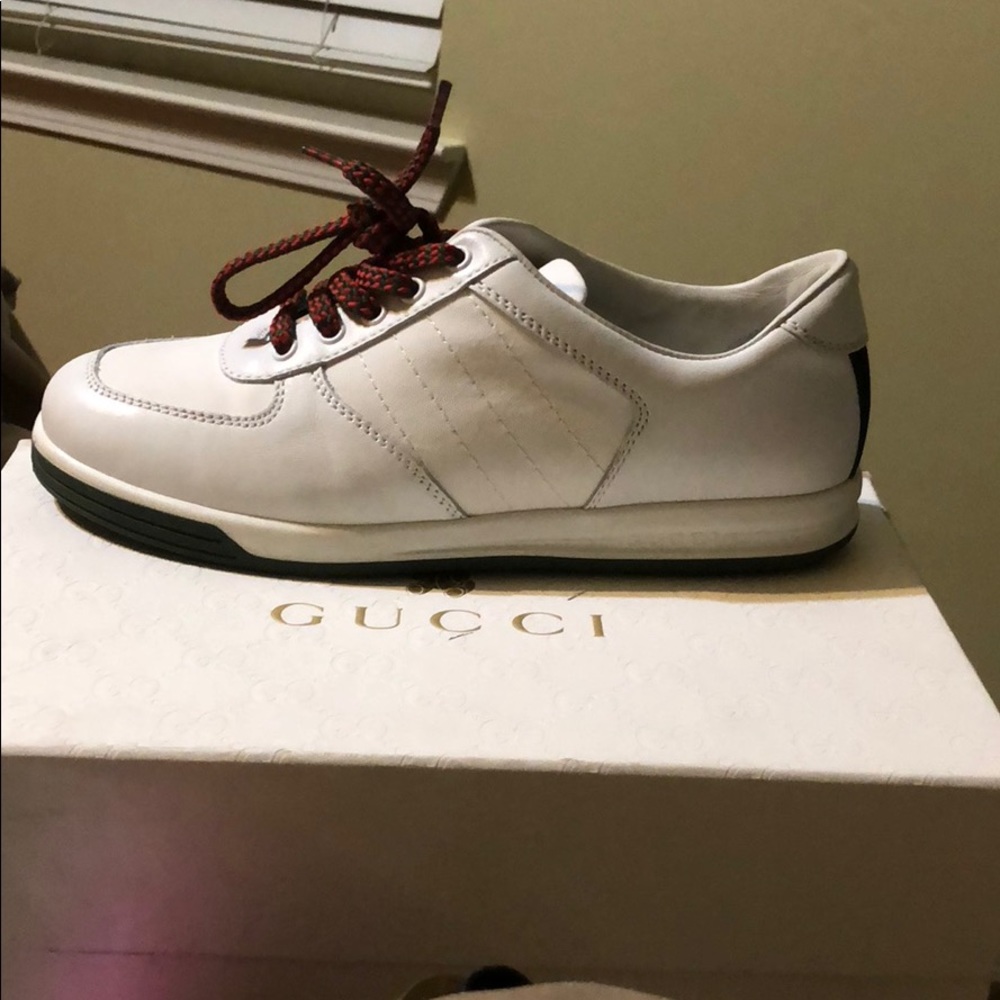 Kids Gucci shoes size 32 (us size 1.5 or 2)